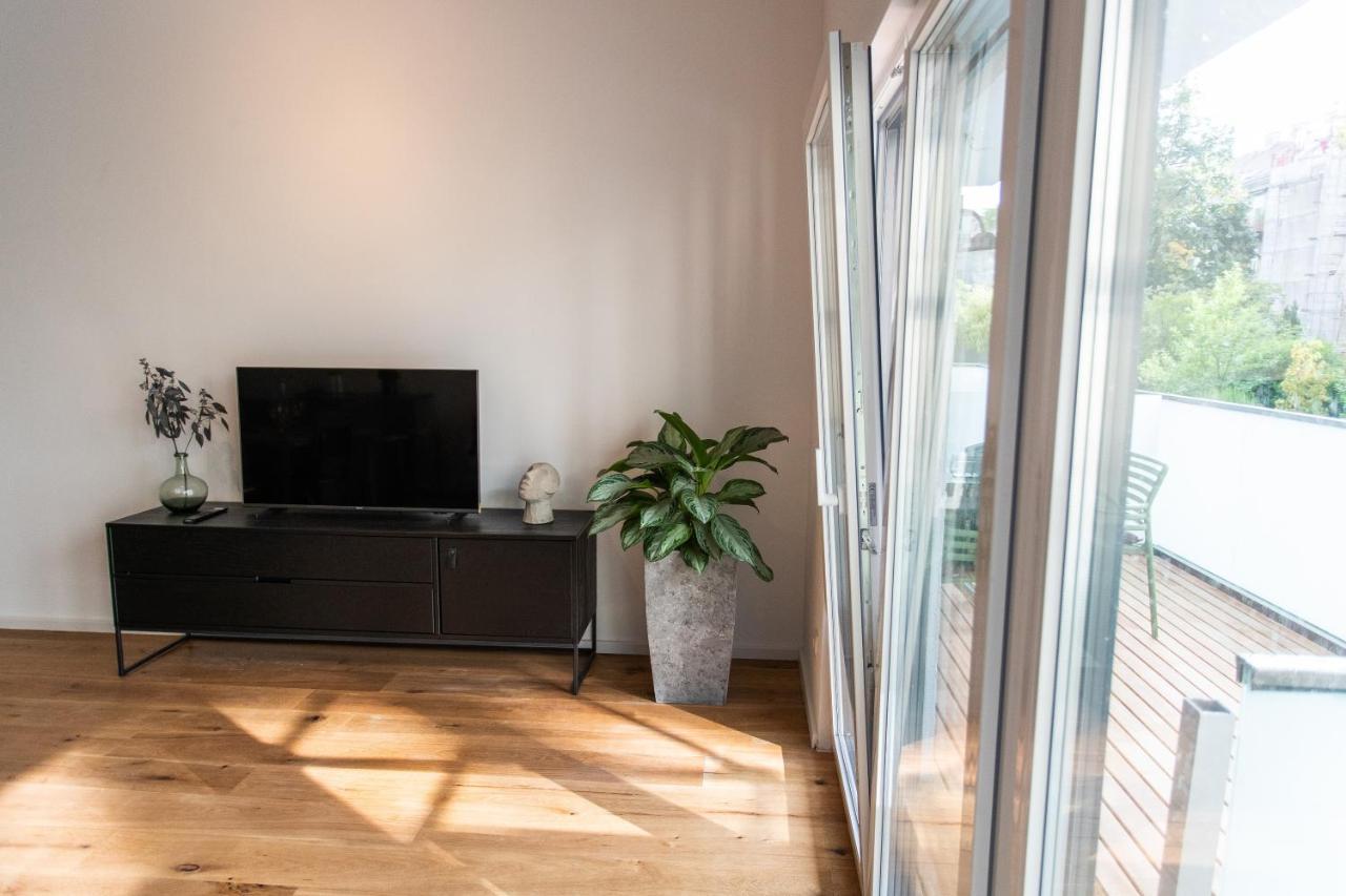 Stilvolle Wohnung mit ruhig gelegenem Balkon Wien Exterior foto