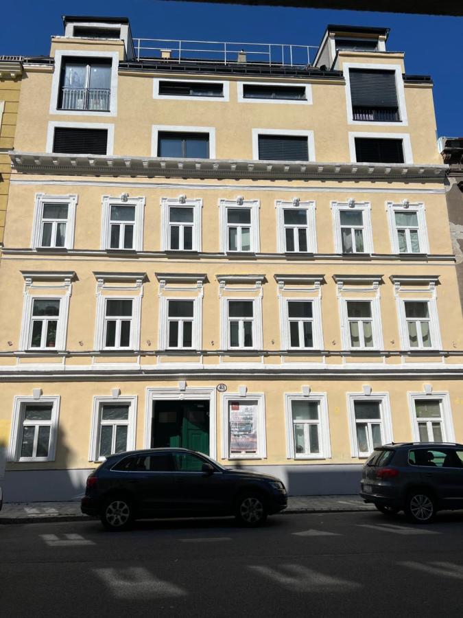 Stilvolle Wohnung mit ruhig gelegenem Balkon Wien Exterior foto